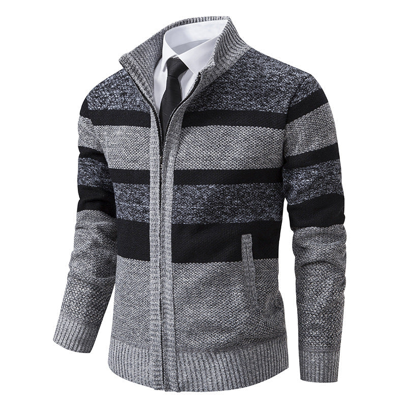 Herren Strickjacke mit Stehkragen und modernem Streifenmuster ModeGeist