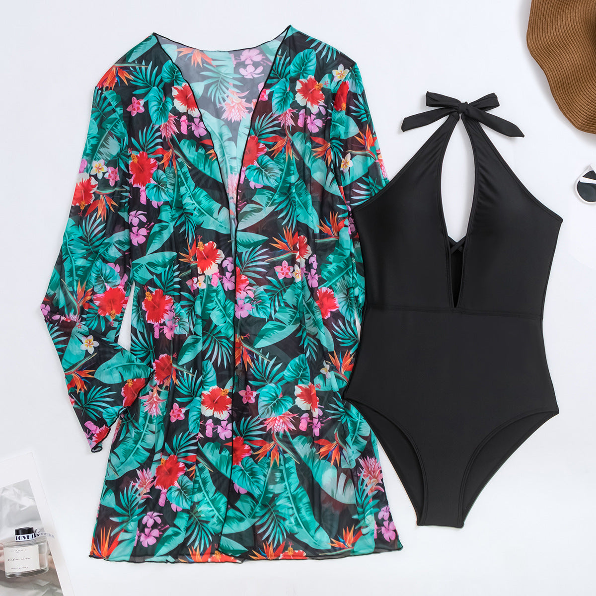 Strand-Kimono für Damen mit Blumenmuster und passendem Einteiler von MODEGEIST