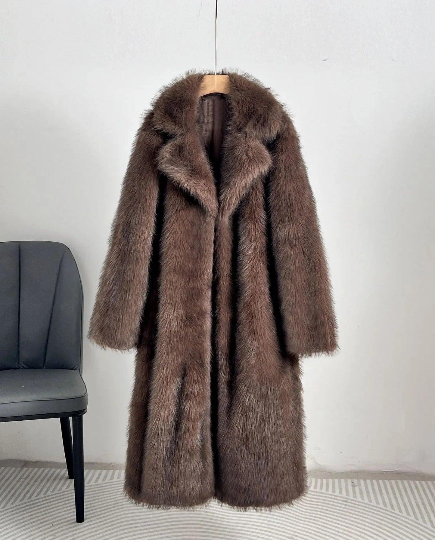 Damen Eleganter Pelzmantel mit großen Taschen ModeGeist