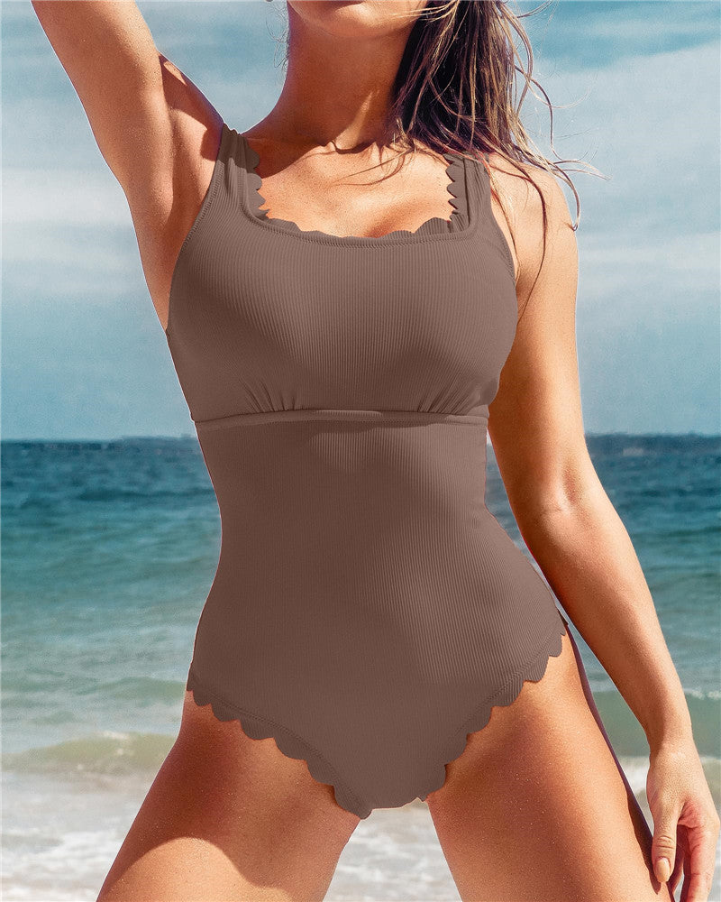 Elegantes Damen Bademode mit Rüschen von MODEGEIST