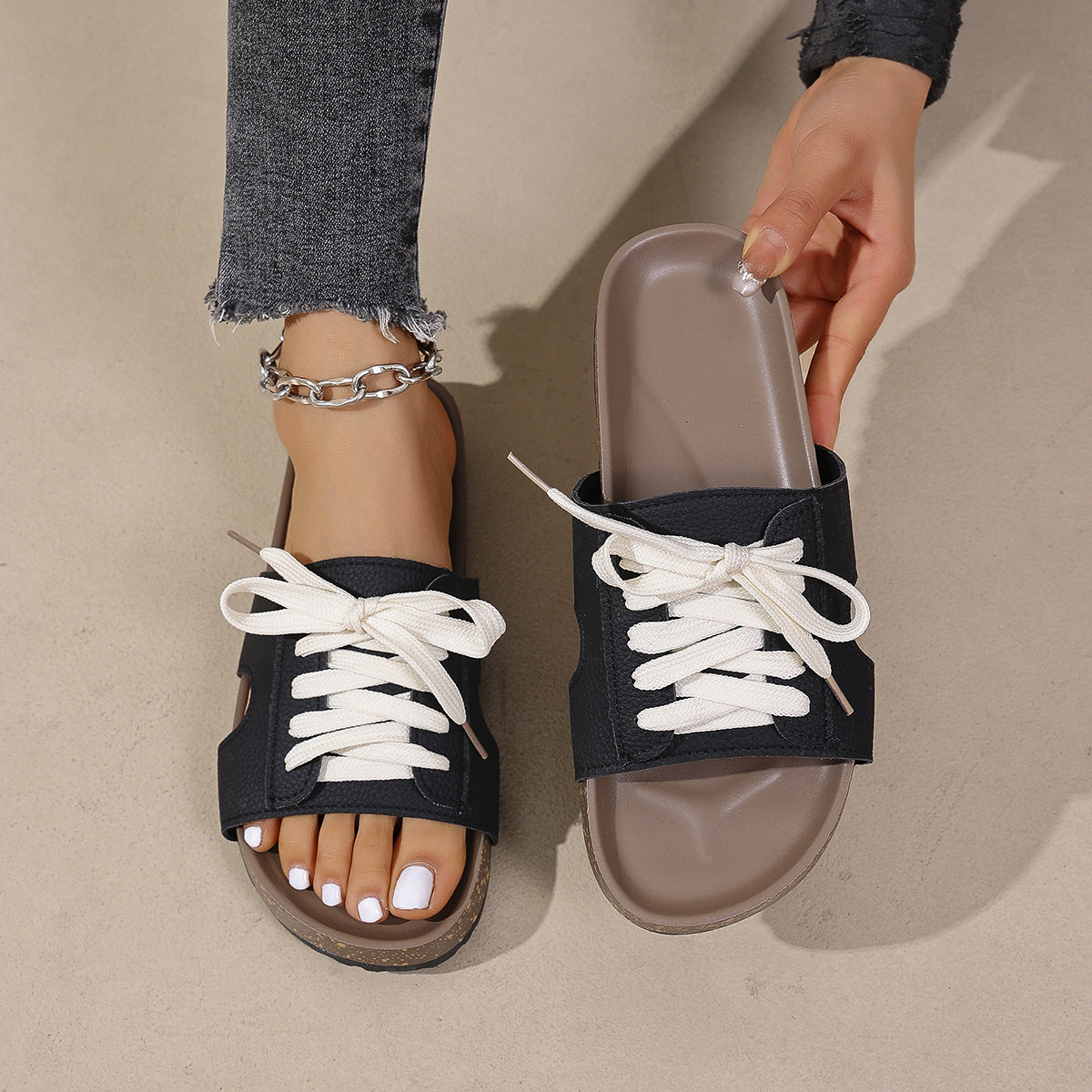 Modische Damen-Sandalen mit sportlichem Schnürverschluss und weichem Fußbett von MODEGEIST
