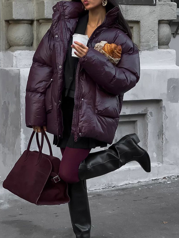 Damen Oversized Daunenjacke mit sichtbarem Steppdesign und hohem Kragen ModeGeist
