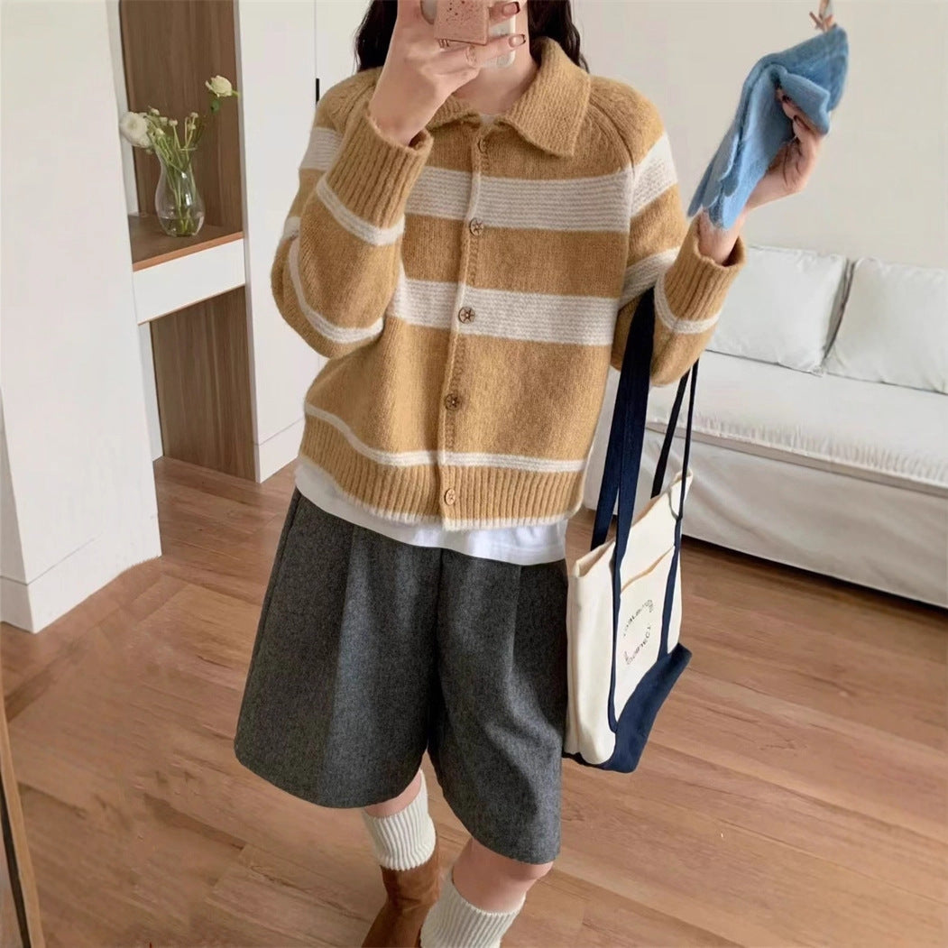Damen Strickjacke mit charakteristischem Kragen und modischen Blockstreifen ModeGeist