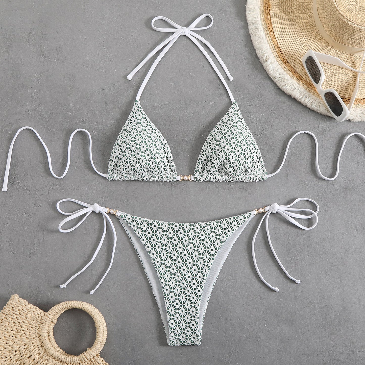 Modischer Damen-Bikini mit Dreiecks-Oberteilen, verstellbaren Bändern und Blumenmuster