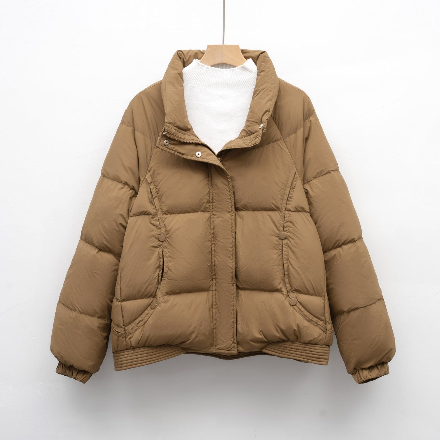 Damen Voluminöse Steppjacke mit modernem Kragen und praktischen Taschen ModeGeist