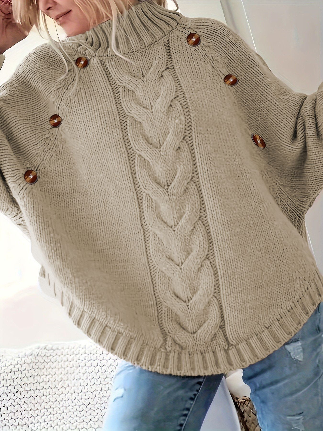 Damen Oversized Strickpullover mit Hochkragen und dekorativen Knopfdetails ModeGeist