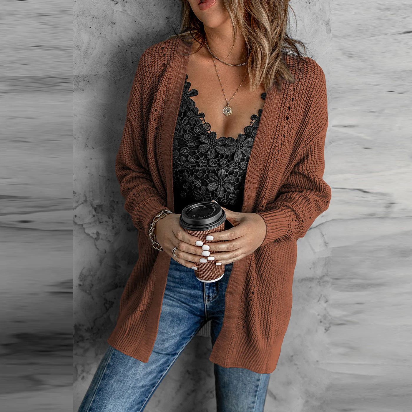 Damen offene Strickjacke mit leichter Lochstruktur und komfortabler Passform ModeGeist