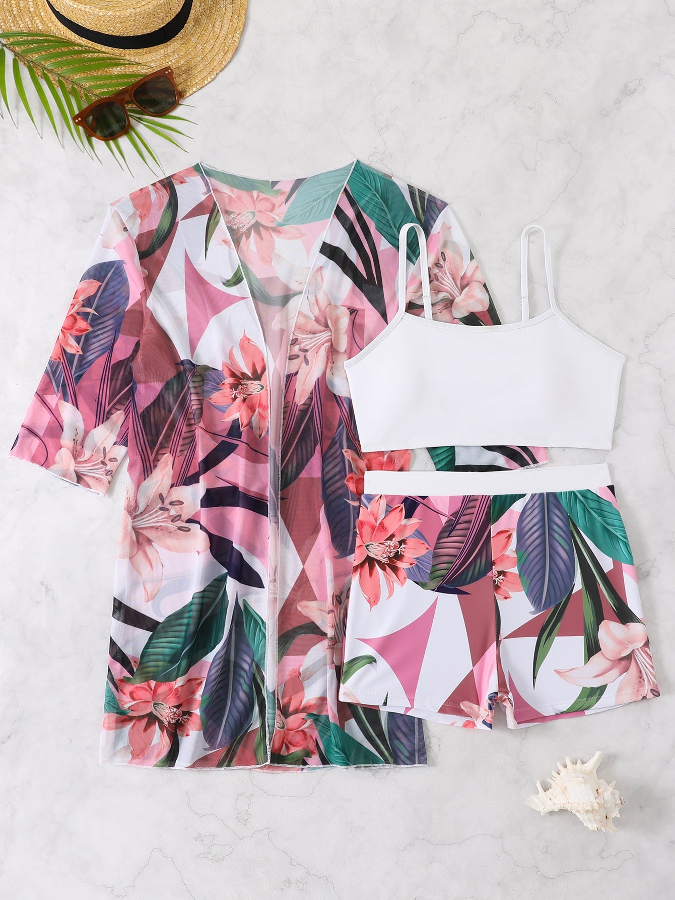 Modisches Damen Bademode Set mit Blumen-Oberteil und leichter Strandjacke