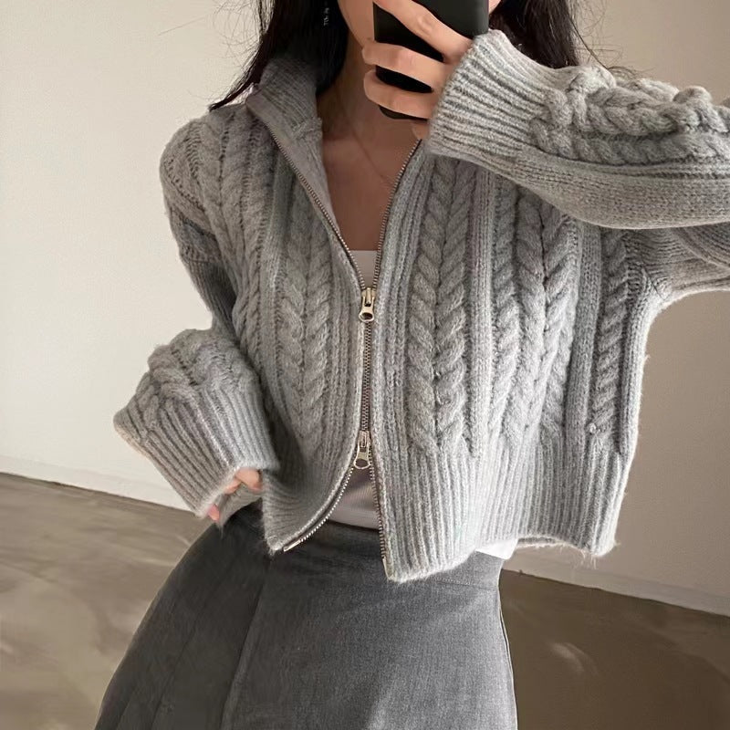 Damen Strickjacke mit hochwertigem Zopfmuster und sportlichem Reißverschluss ModeGeist