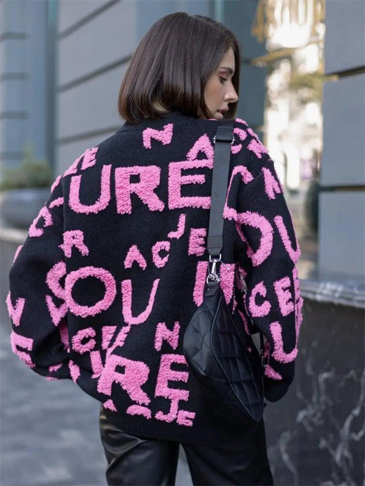 Damen Oversized Strickpullover mit auffälligem Schriftzug und lässiger Passform ModeGeist