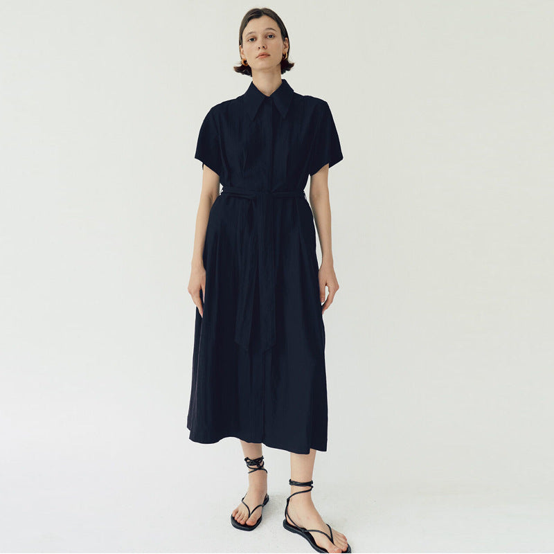 Stilvolles Damen-Hemdkleid mit Gürtel und modischen Details von MODEGEIST