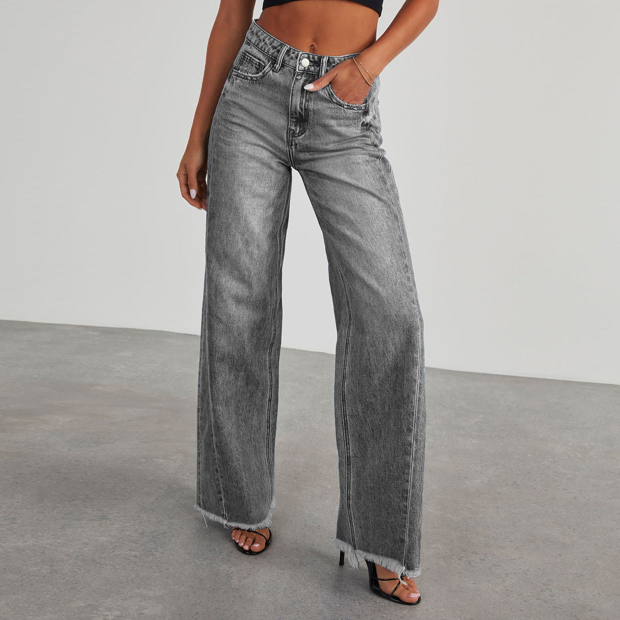 Damen Weit geschnittene Jeans mit trendigem fransigem Saum ModeGeist
