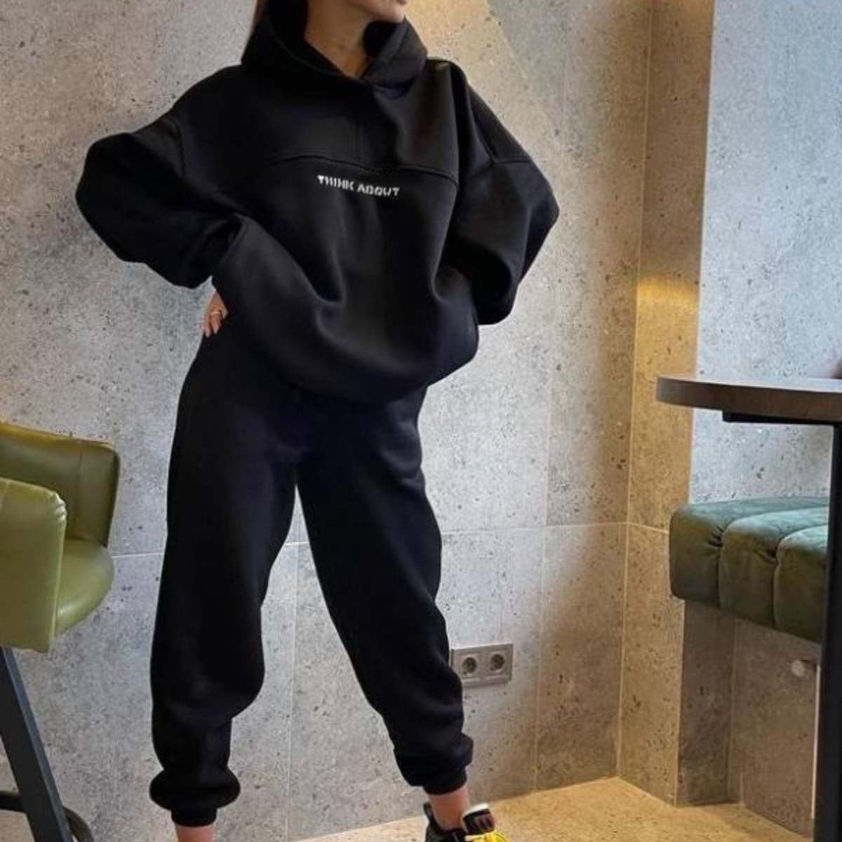 Damen sportlicher Hoodie mit auffälligem Schriftzug ModeGeist