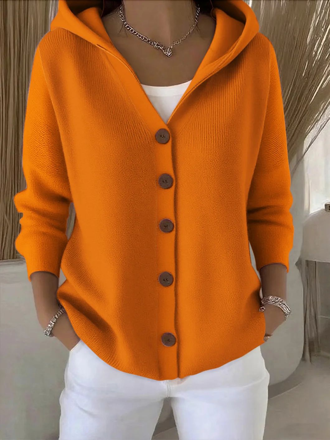 Damen Kapuzenstrickjacke mit praktischen Knopfdetails und lässigem Schnitt ModeGeist