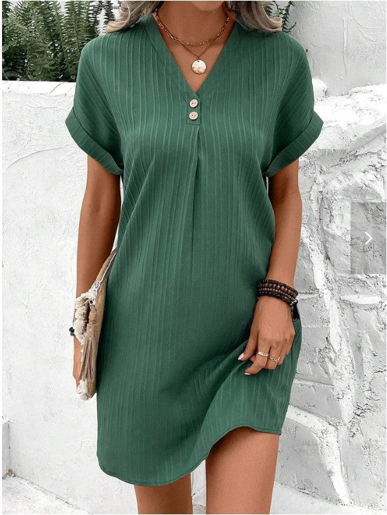 Modernes Damen-Kurzarmbandkleid mit Knopfleiste und dezenten Streifen