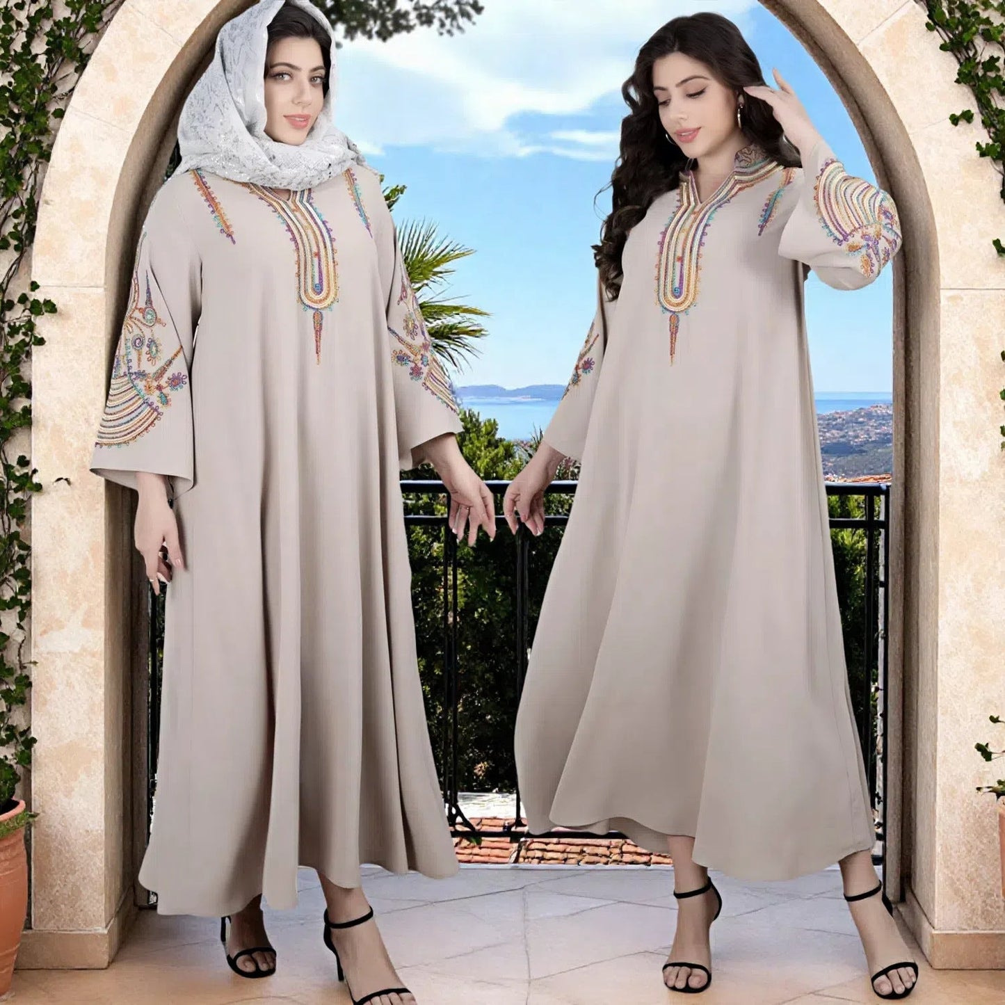 Damen Elegantes Langkleid mit traditionellem Muster und bestickten Ärmeln ModeGeist