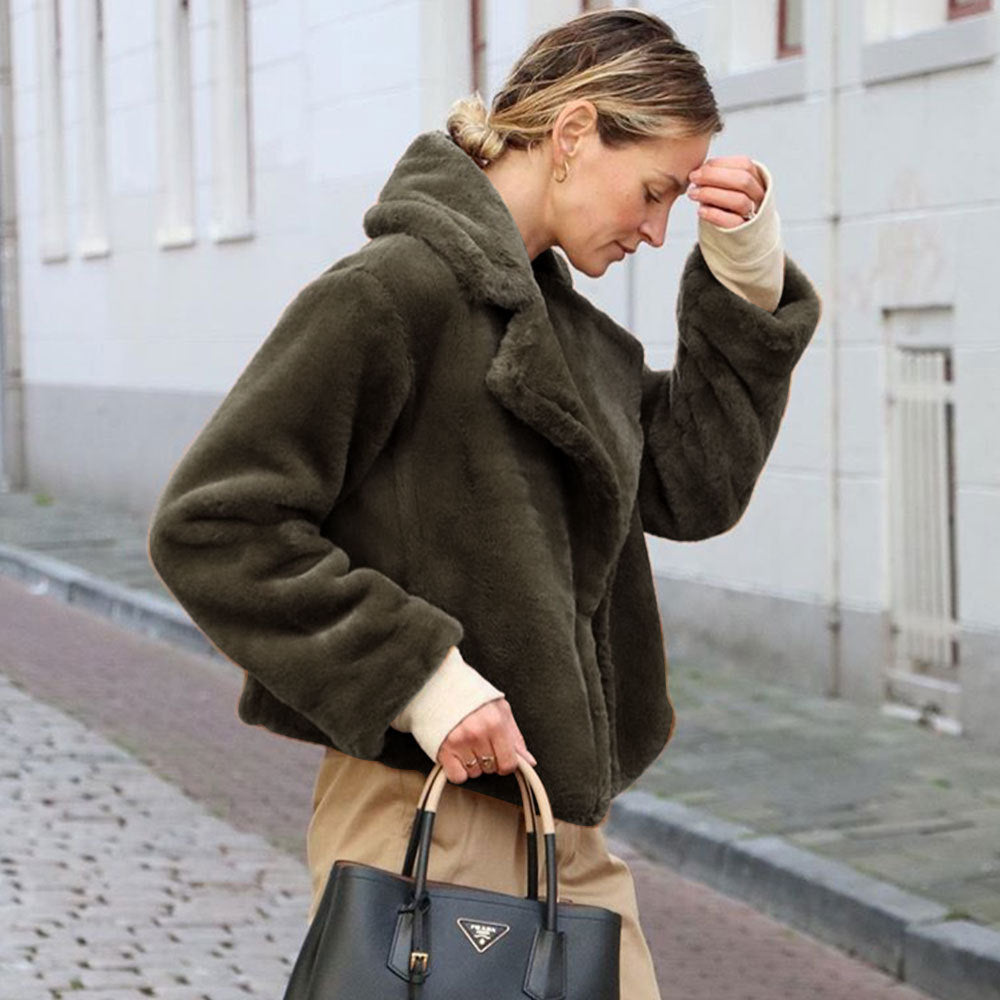 Damen Kuschelige Fleecejacke mit Reverskragen und Seitennaht ModeGeist
