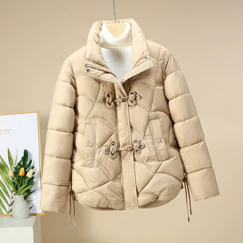 ModeGeist | Puffer-Jacke - Kurzes Modell - Geometrisch Gequiltet - Froschknöpfe - Verstellbarer Saum