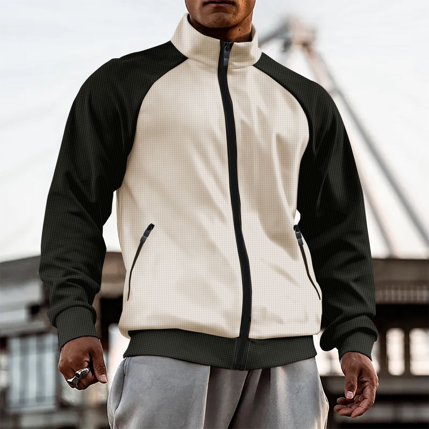 Herren sportliche Jacke mit funktionalen Taschen und hochgezogenem Kragen ModeGeist