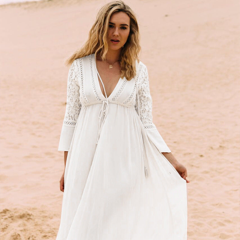 Elegantes, luftiges Strandkleid für Damen mit Rüschen und V-Ausschnitt - MODEGEIST
