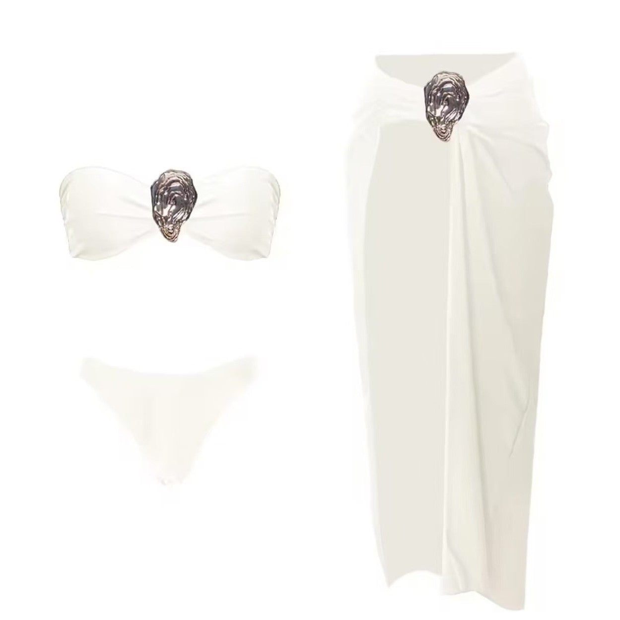 Elegantes Damen Bikini-Set mit Wickelrock und Schmuckdetail