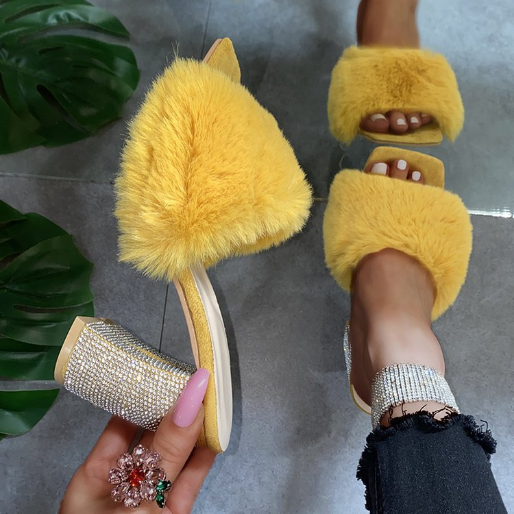 Damen Glamouröse Mules mit kuscheligem Kunstfell und glitzerndem Absatz ModeGeist