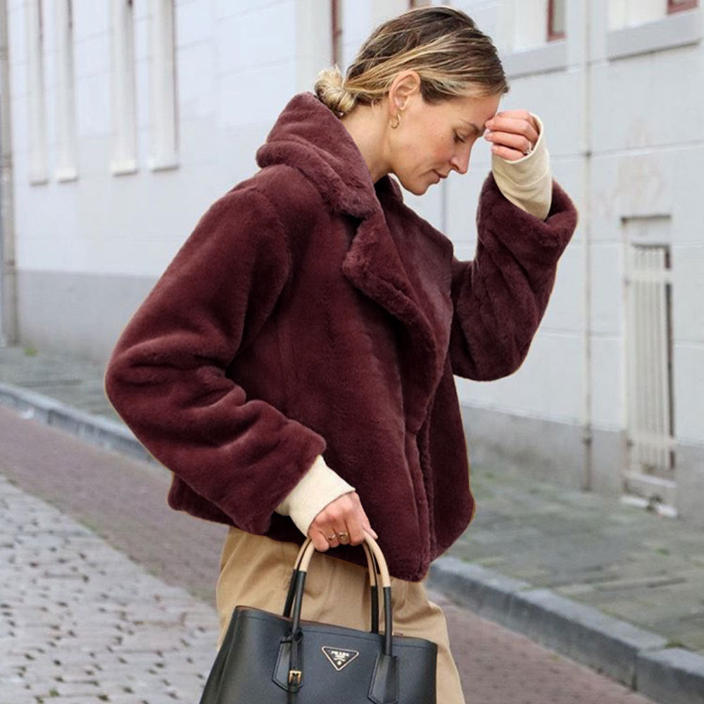 Damen Kuschelige Fleecejacke mit Reverskragen und Seitennaht ModeGeist