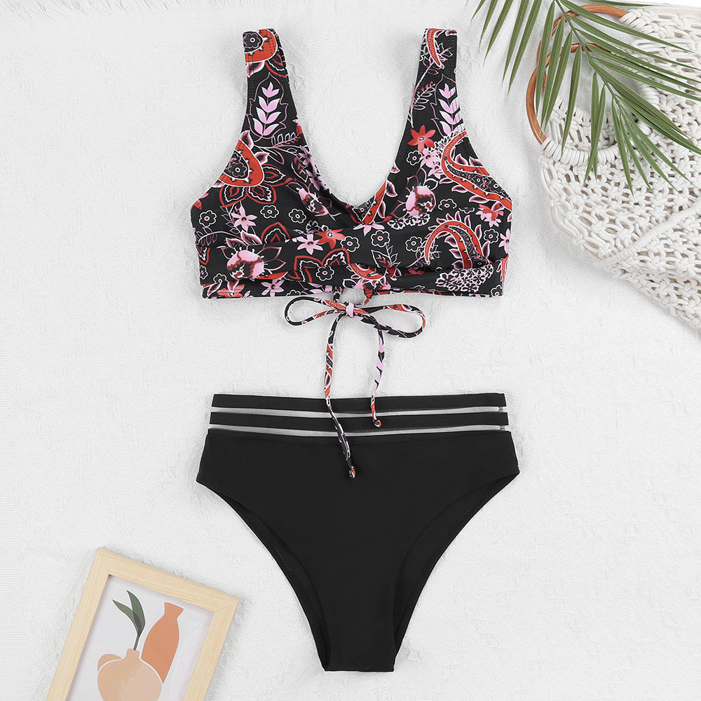 Modegeister Damen Bikini mit Blumen-Oberteil und hohem Bund