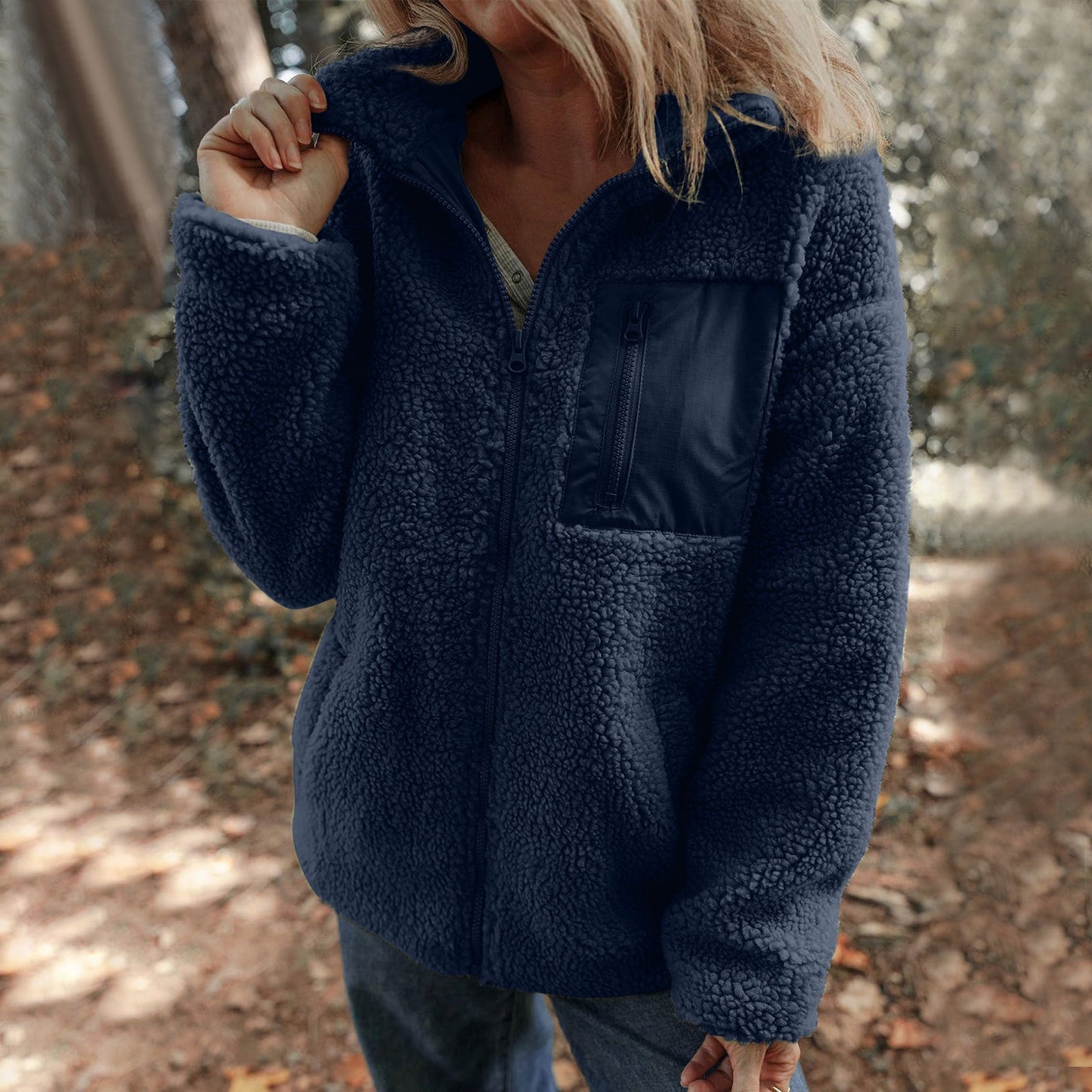 Damen Fleecejacke mit hochabschließendem Kragen und praktischer Brusttasche ModeGeist