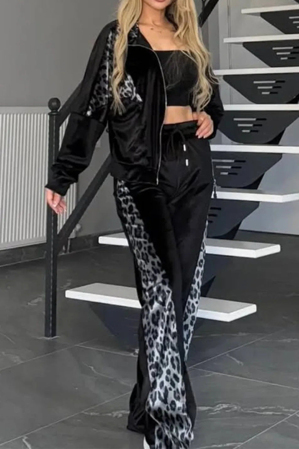 Damen Sportanzug mit modernem Animal-Print ModeGeist