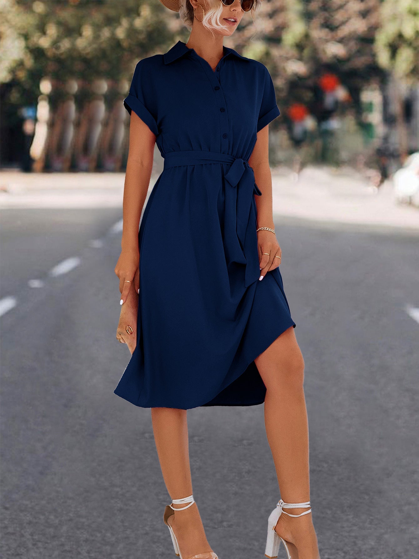 Damen Knielanges Hemdkleid mit Taillengürtel und elegantem V-Ausschnitt ModeGeist