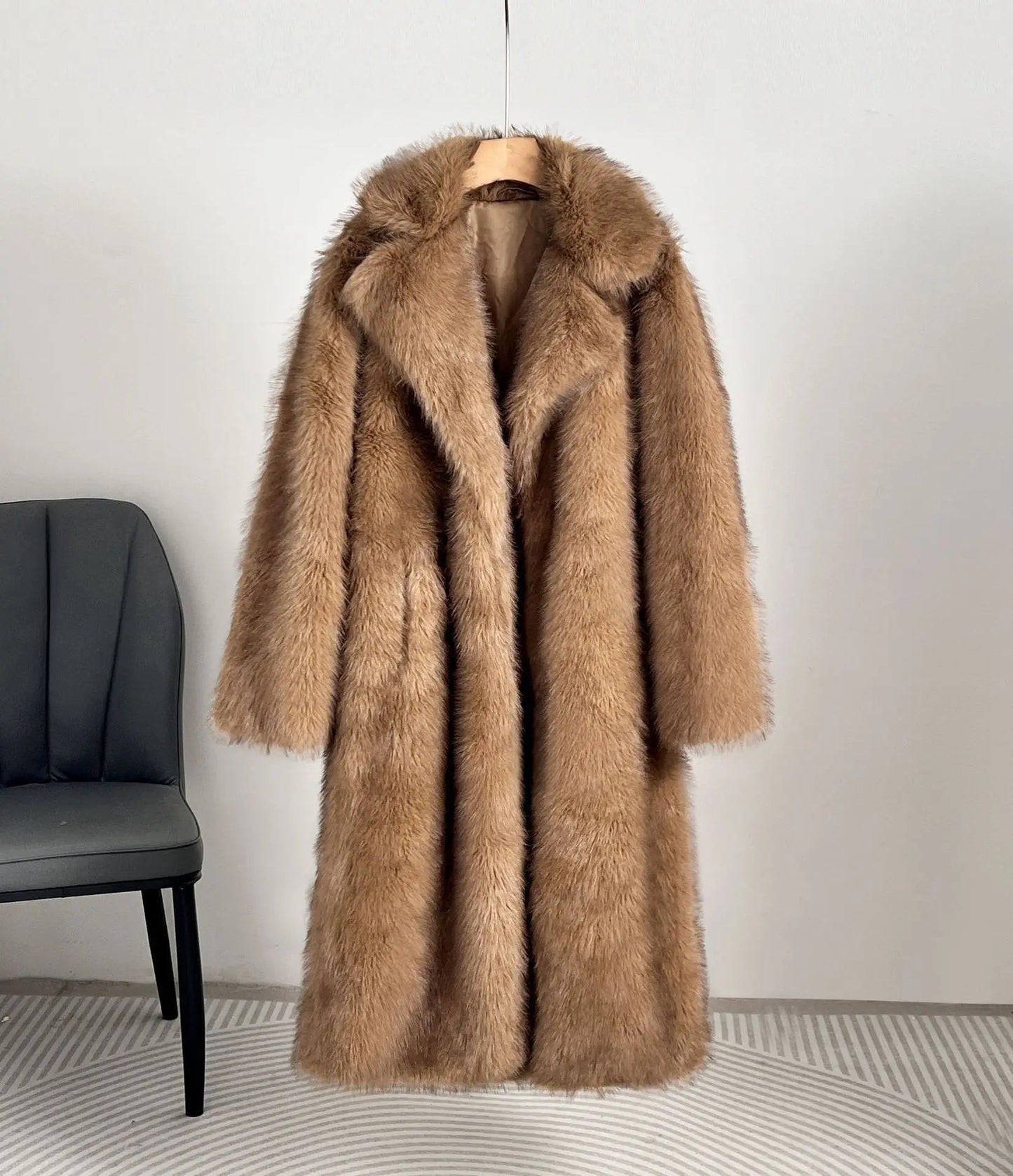 Damen Eleganter Pelzmantel mit großen Taschen ModeGeist