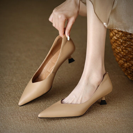 MODEGEIST Damen Pumps Spitze Zehe Kitten-Heel Nude