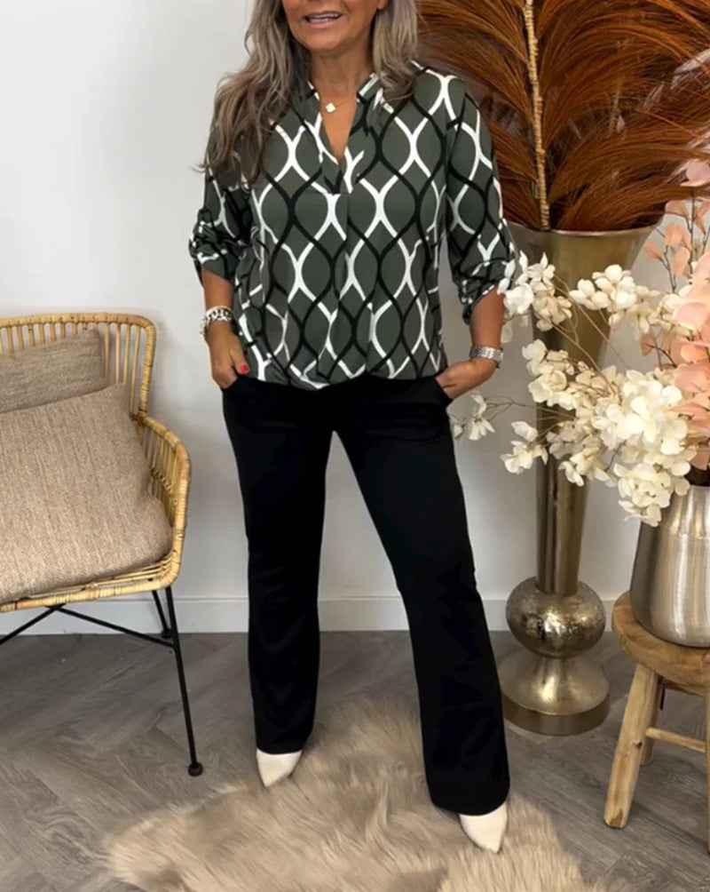Modische Damenbluse mit grafischem Muster und Seitentaschen von MODEGEIST