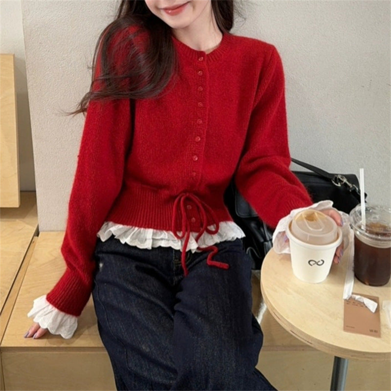 Damen Strickjacke mit Rüschensaum und Perlenknöpfen ModeGeist