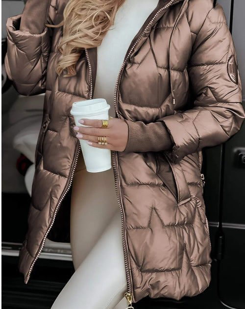 Damen Längere Steppjacke mit hoher Kapuze und seitlichen Reißverschlüssen ModeGeist