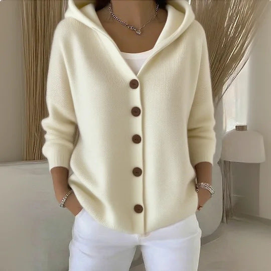 Damen Kapuzenstrickjacke mit praktischen Knopfdetails und lässigem Schnitt ModeGeist