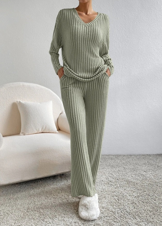 Damen lässiger Strickanzug mit V-Ausschnitt und praktischen Taschen ModeGeist