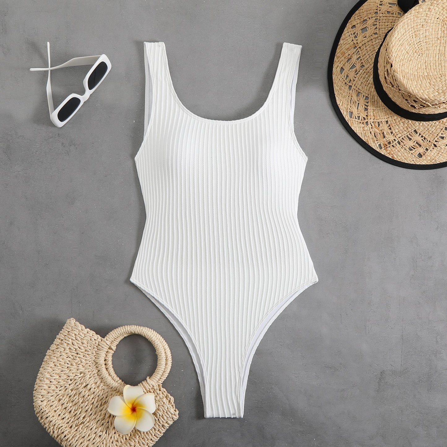 Modern Badeanzug für Damen mit strukturierter Rippung und hohem Beinschnitt
