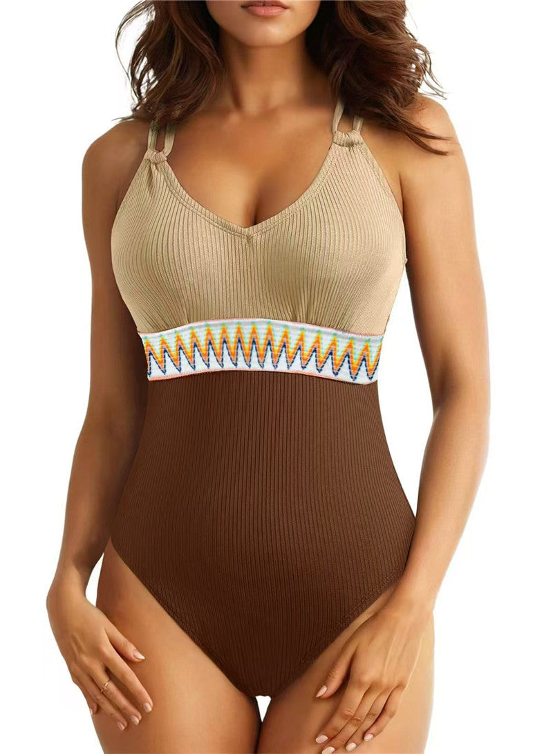 Modischer Damen-Badeanzug mit Ziergürtel