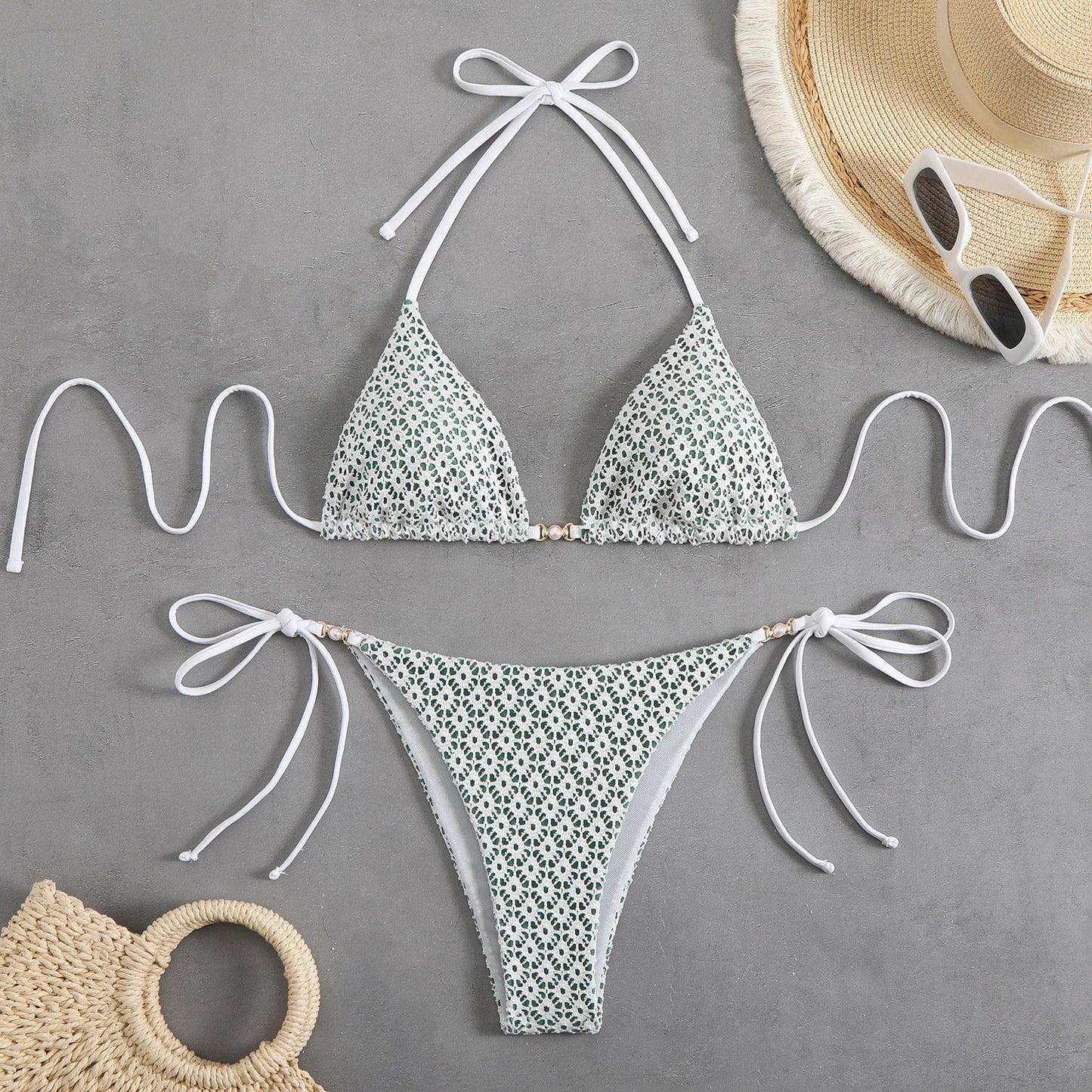 Bikini-Set mit Dreieck-Oberteilen, verstellbaren Trägern und elastischer Hose von MODEGEIST