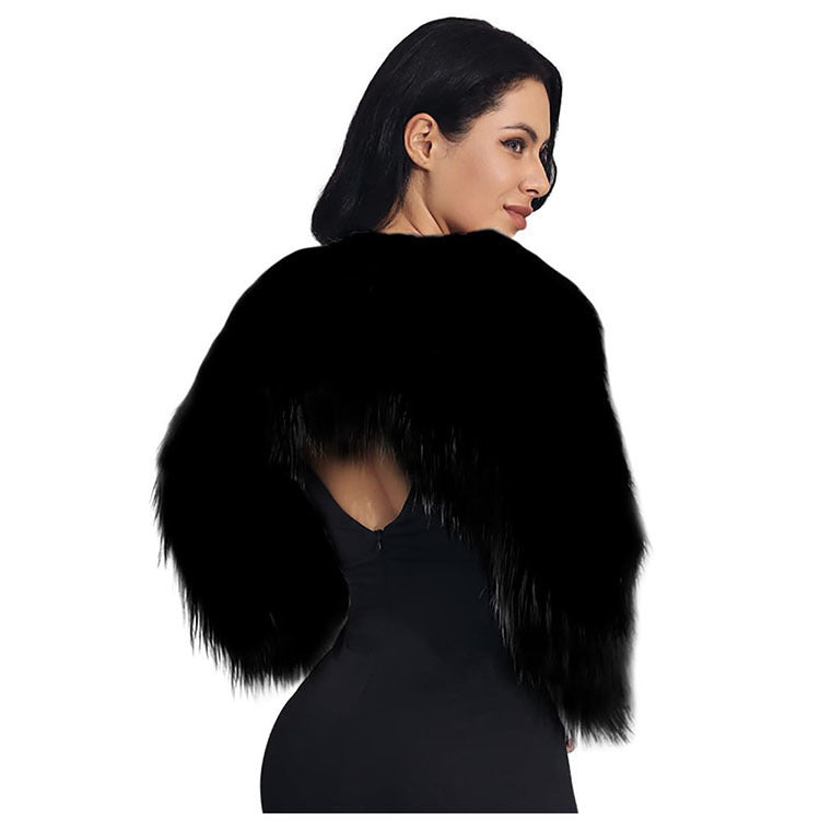Damen Extravaganter Kunstpelzbolero mit elegantem Schnitt ModeGeist