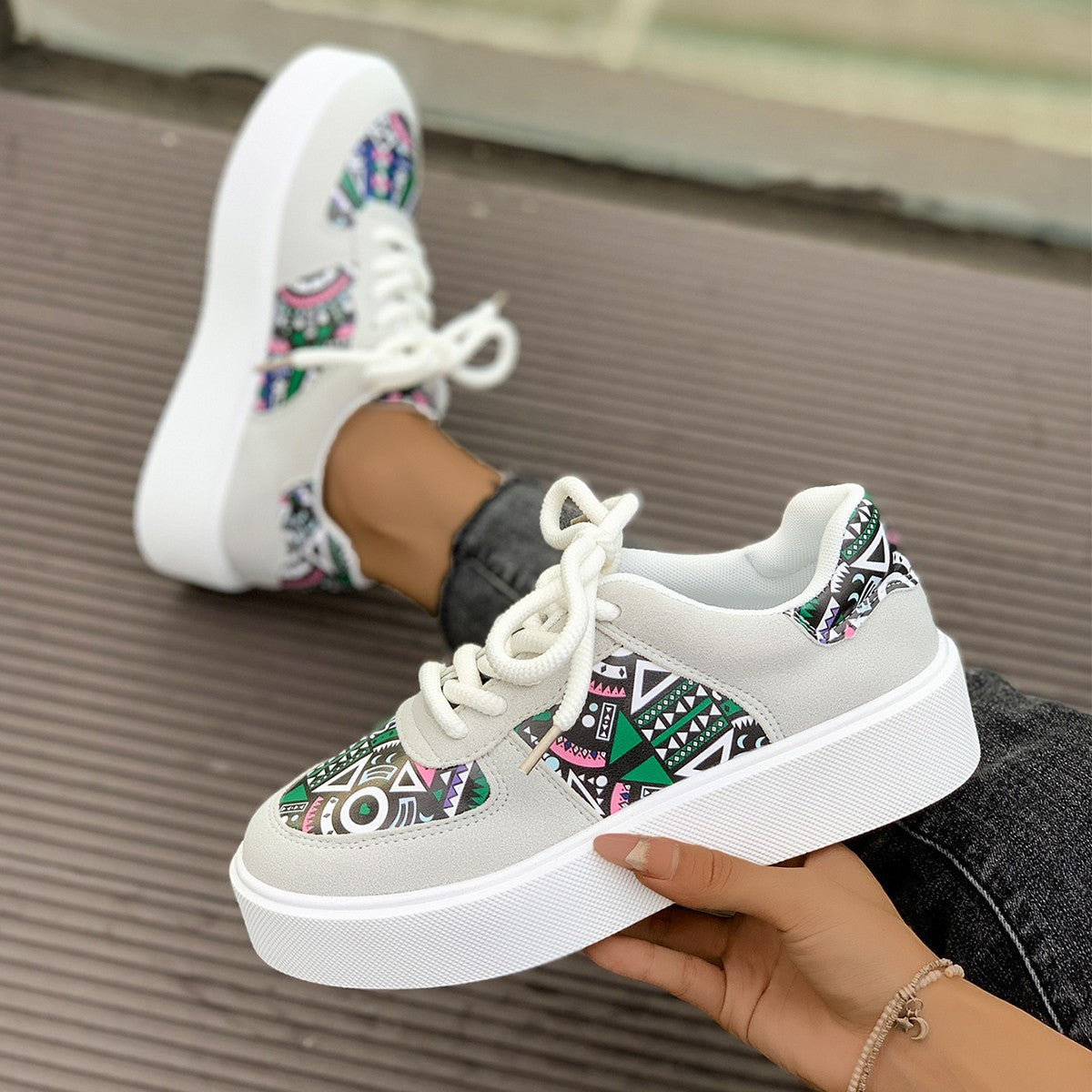 Damen modische Plateau-Sneaker mit auffälligem Design ModeGeist