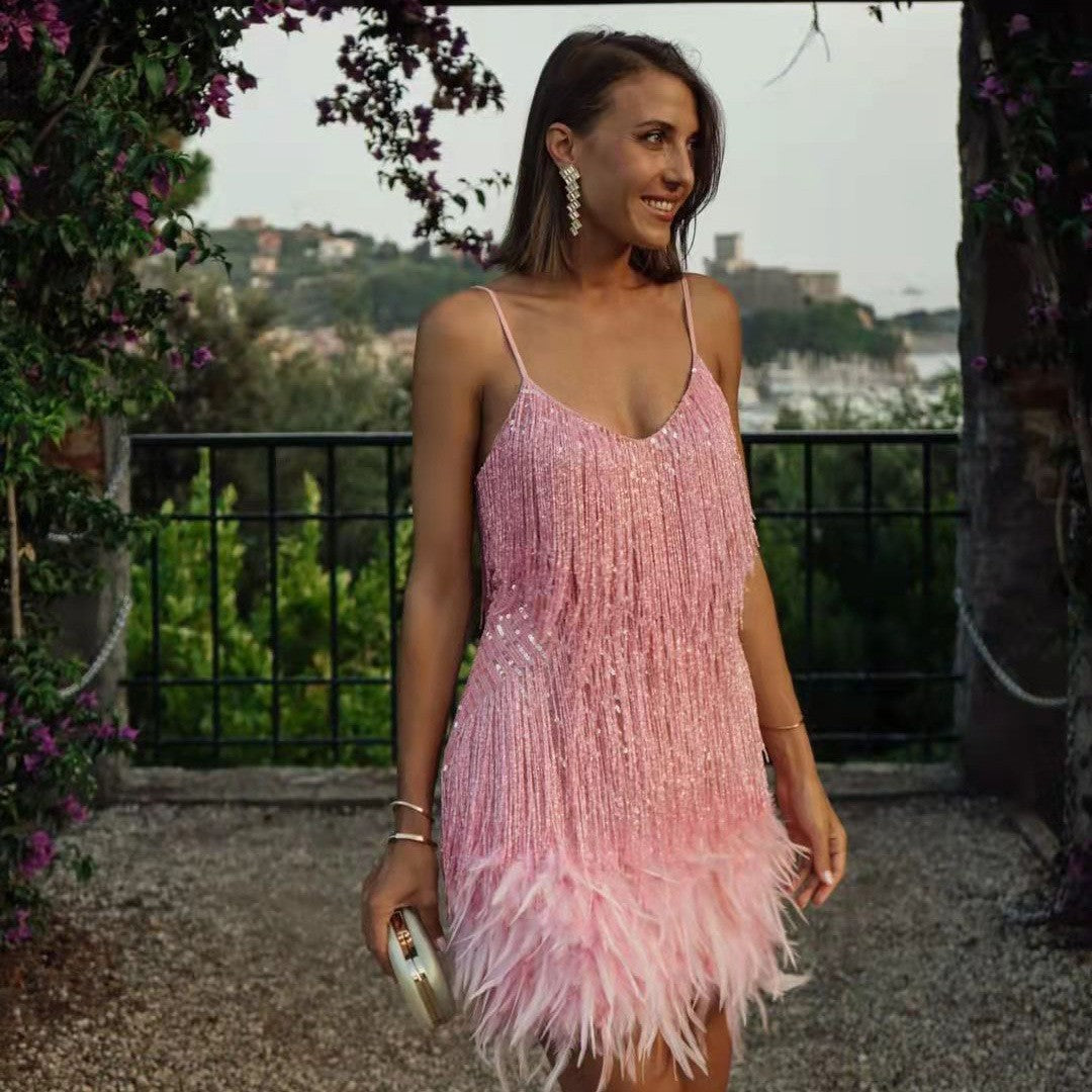Damen Glitzerndes Abendkleid mit Federn und schimmernden Akzenten ModeGeist
