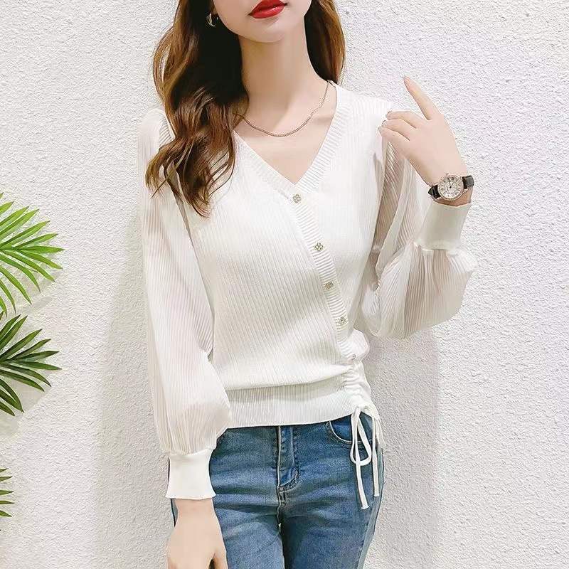 Damen eleganter Strickpullover mit Knopfdetails und transparenten Ärmeln ModeGeist