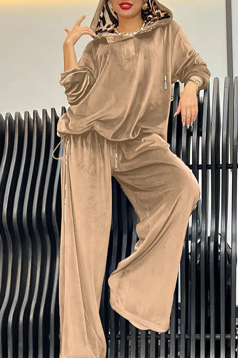 Damen Sportliches Loungewear-Set aus weichem Velours mit Kapuze ModeGeist