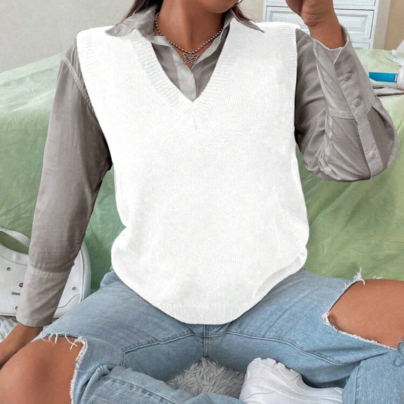 Damen Strickweste mit V-Ausschnitt und feinem Rippstrickmuster ModeGeist