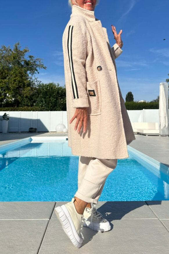 Damen eleganter Teddy-Mantel mit zwei Taschen und sportlichen Streifen ModeGeist