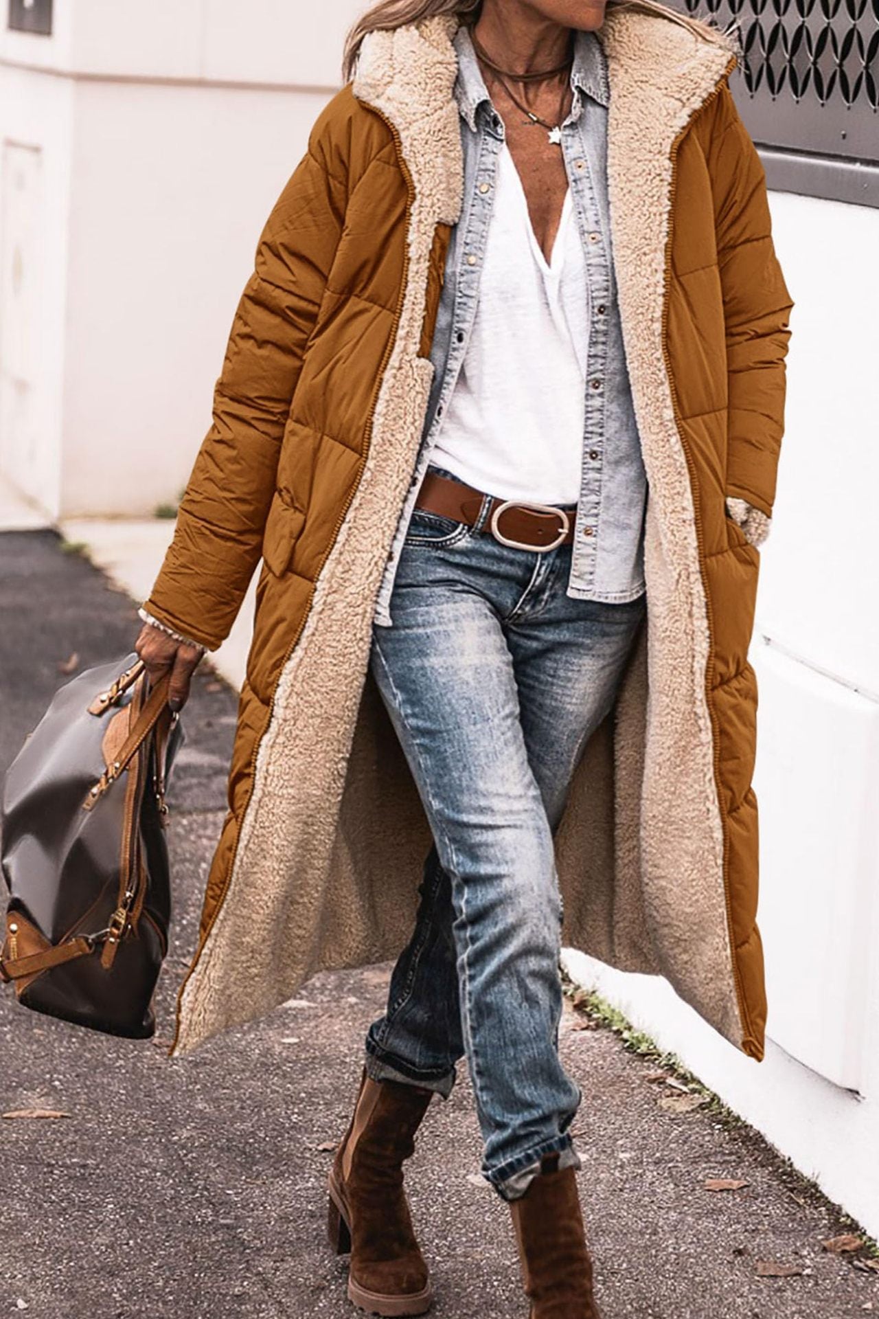 Damen bequeme und warme Daunenjacke mit Teddyfutter ModeGeist