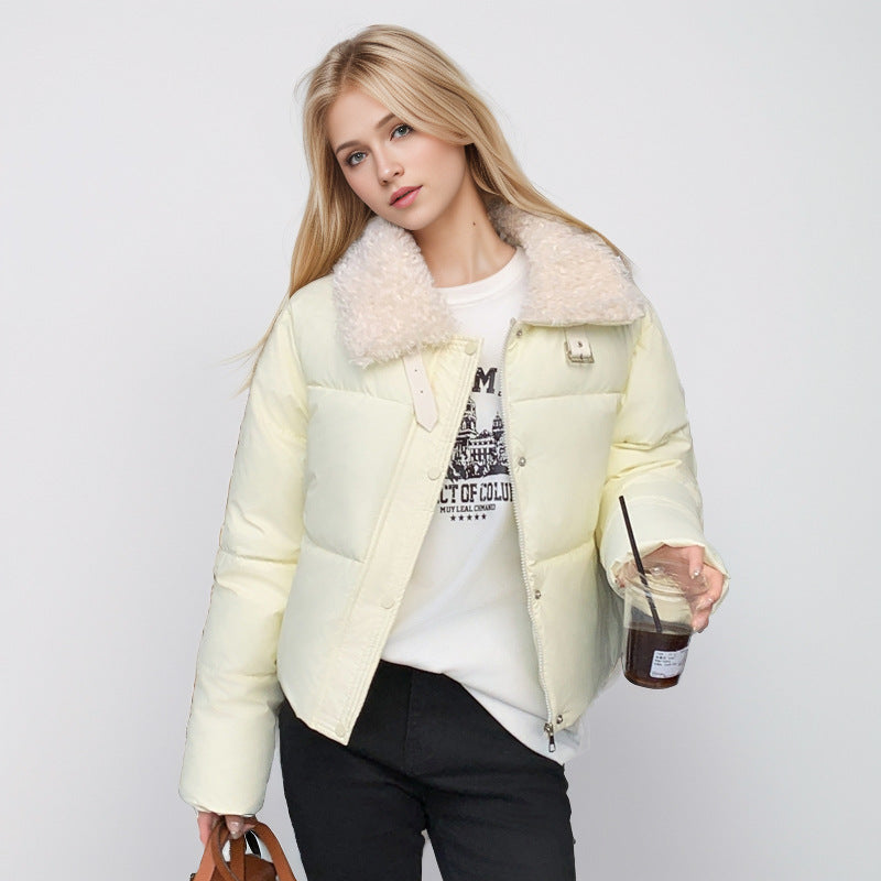 Damen kurze, gefütterte Winterjacke mit elegantem Kunstfellkragen ModeGeist